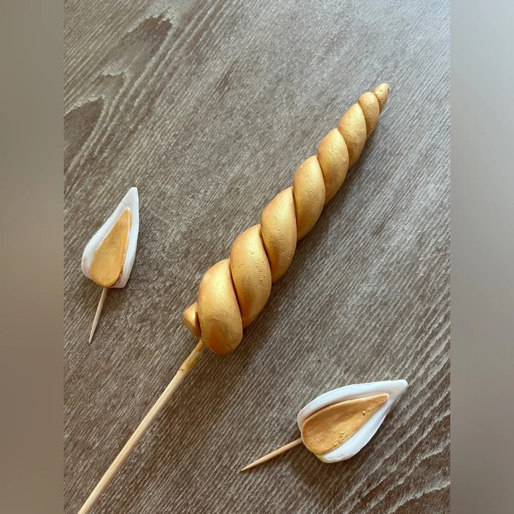 Unicorn cake topper